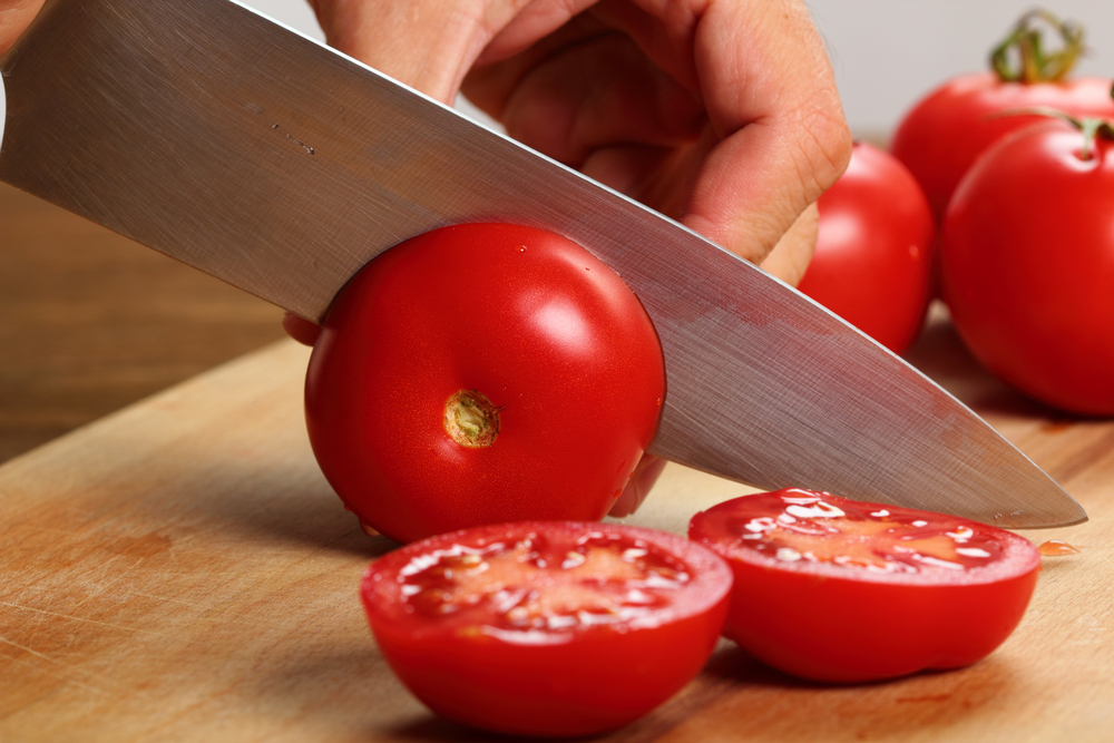 knife tomato